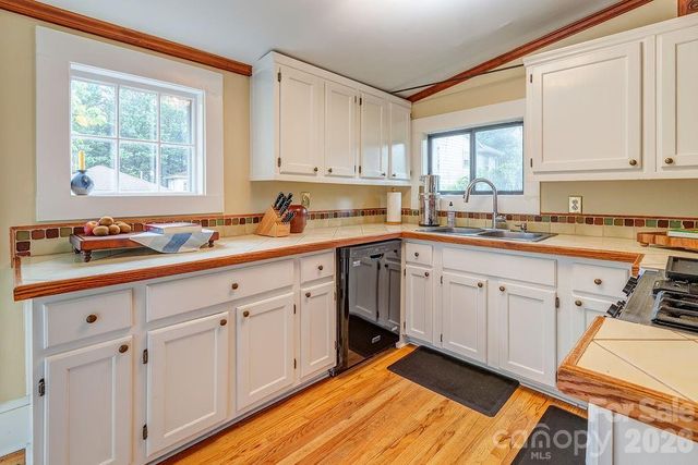 52 Gracelyn Road, Asheville, NC 28804