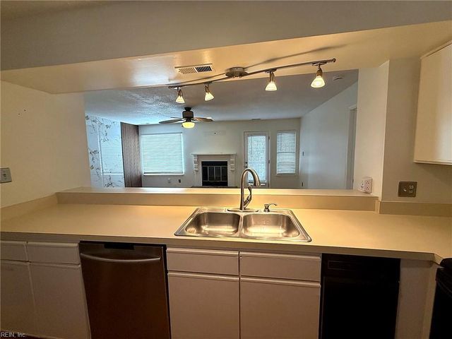 2308 Starfish Rd Apt 101, Virginia Beach, VA 23451