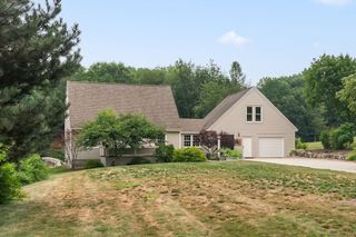292 Warren Rd, Brimfield, MA 01010