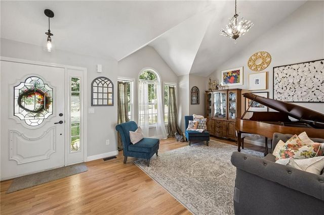 819 NE 116th Terrace, Kansas City, MO 64155