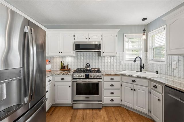 819 NE 116th Terrace, Kansas City, MO 64155