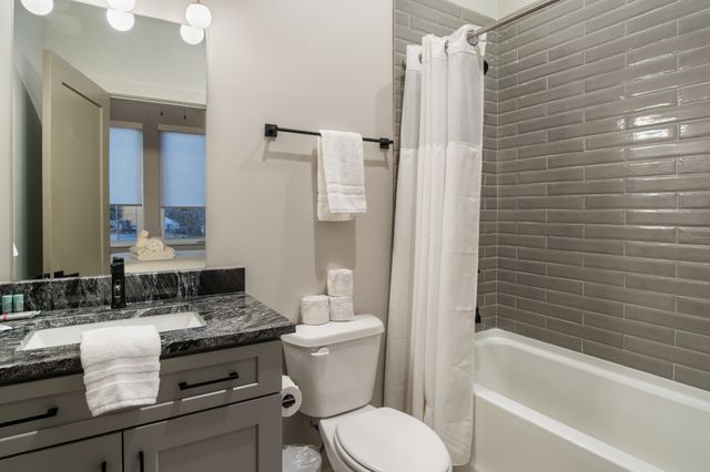 2912 Harlin Dr, Nashville, TN 37211