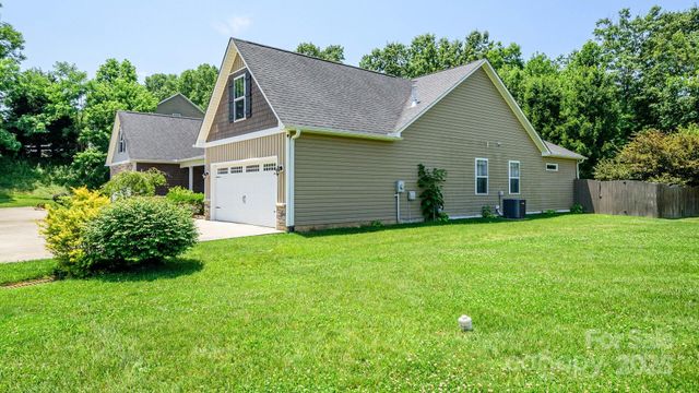 132 Half Moon Trail A, Hendersonville, NC 28792