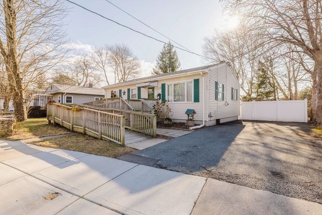 1243 New Boston Rd, Fall River, MA 02720