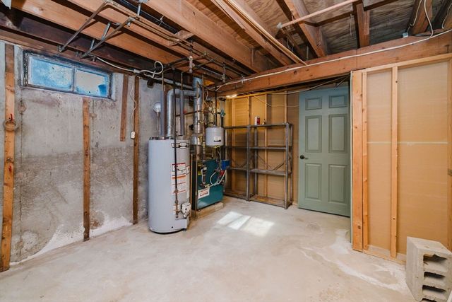 1243 New Boston Rd, Fall River, MA 02720