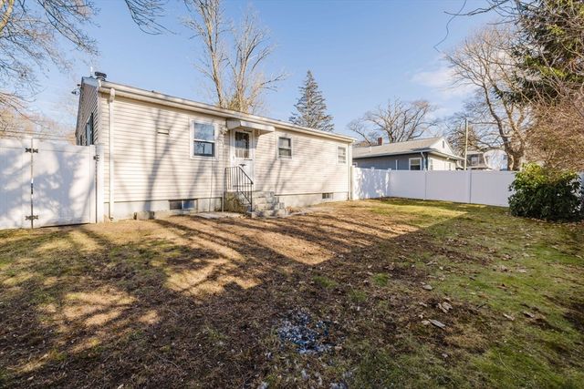 1243 New Boston Rd, Fall River, MA 02720