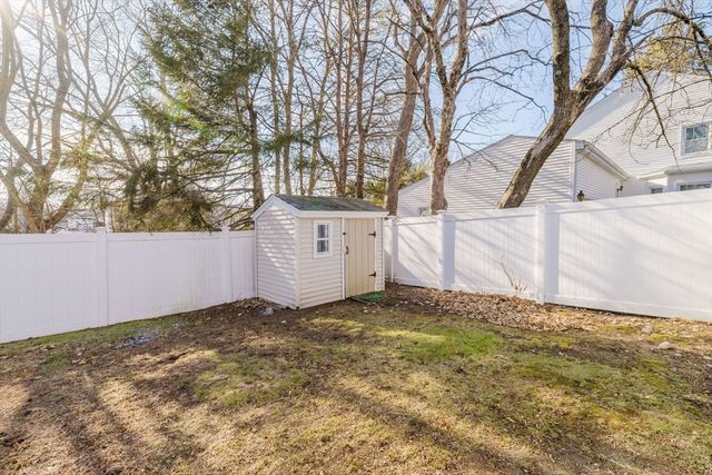 1243 New Boston Rd, Fall River, MA 02720