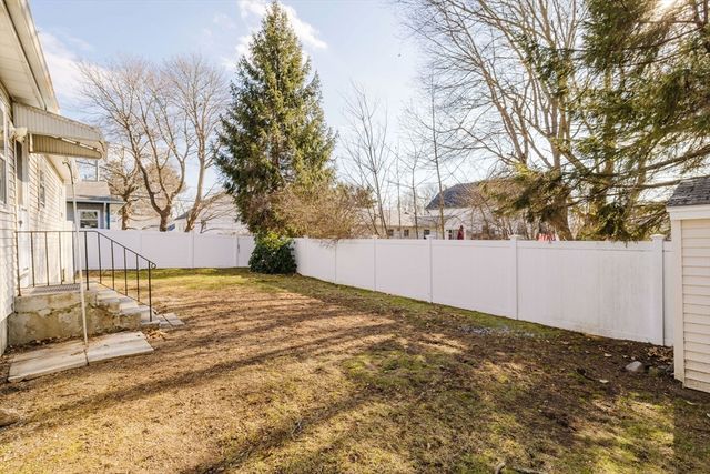 1243 New Boston Rd, Fall River, MA 02720