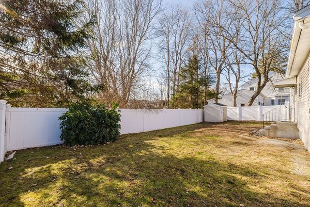 1243 New Boston Rd, Fall River, MA 02720