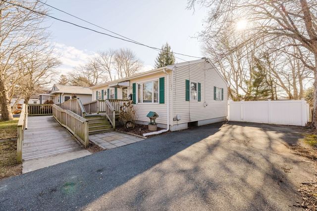 1243 New Boston Rd, Fall River, MA 02720