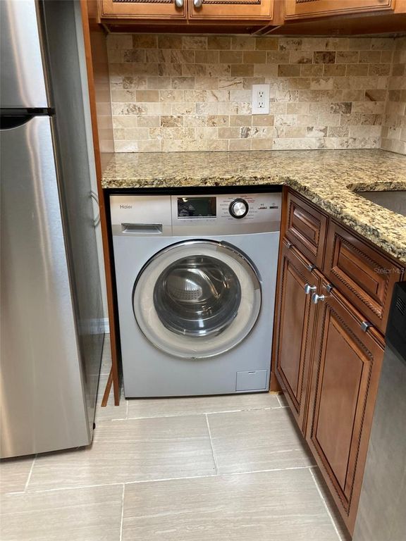 Image 13 of property listing at 5980 TERRACE PARK DRIVE N 108, St Petersburg, FL 33709