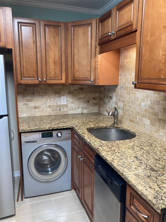 Image 14 of property listing at 5980 TERRACE PARK DRIVE N 108, St Petersburg, FL 33709