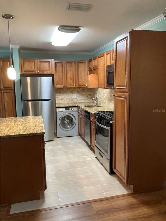 Image 3 of property listing at 5980 TERRACE PARK DRIVE N 108, St Petersburg, FL 33709