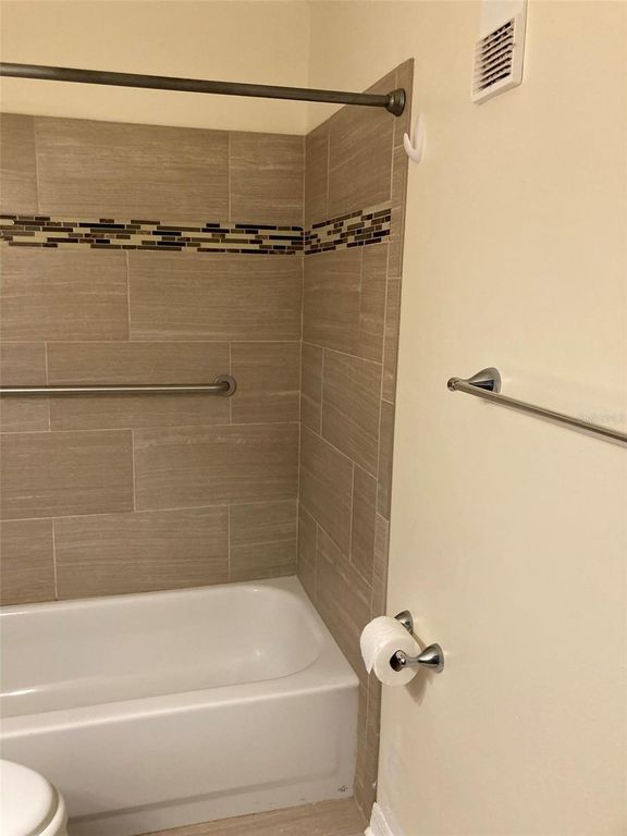 Image 22 of property listing at 5980 TERRACE PARK DRIVE N 108, St Petersburg, FL 33709