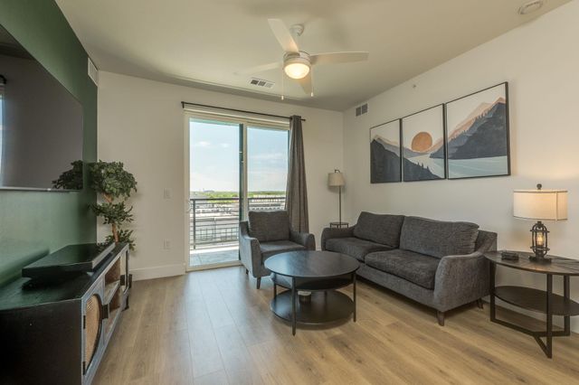 1701 Simond Ave 618, Austin, TX 78723