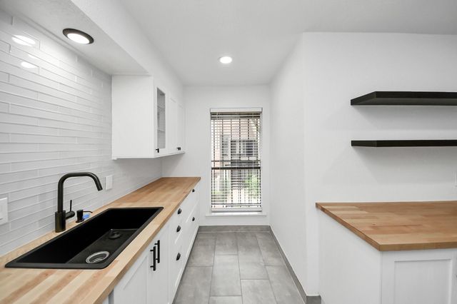 6601 Sands Point Drive 47, Houston, TX 77074