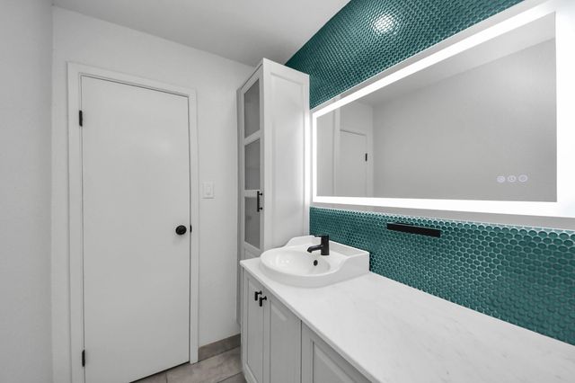 6601 Sands Point Drive 47, Houston, TX 77074