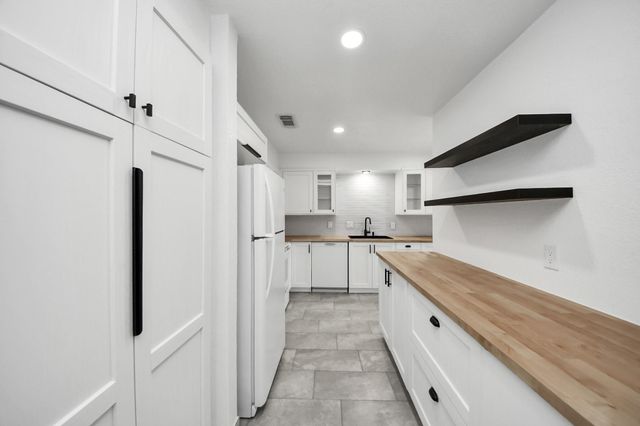 6601 Sands Point Drive 47, Houston, TX 77074