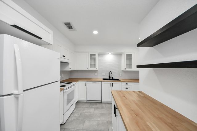 6601 Sands Point Drive 47, Houston, TX 77074