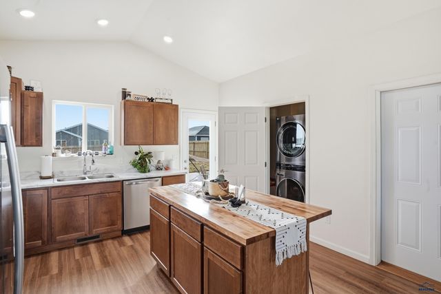 300 AURORA AVE, Spearfish, SD 57783