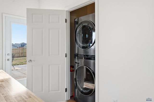 300 AURORA AVE, Spearfish, SD 57783