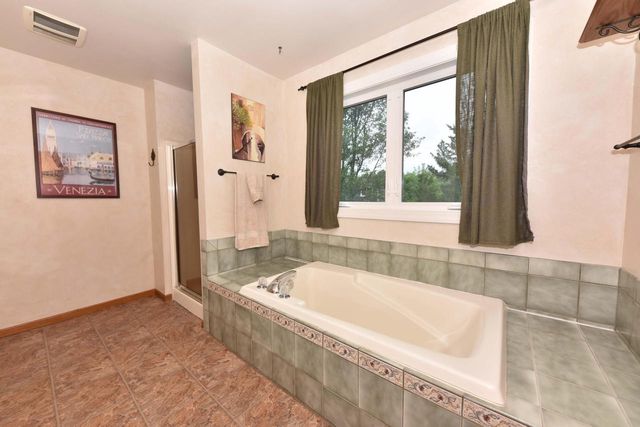 N58W24838 Cardinal COURT, Sussex, WI 53089