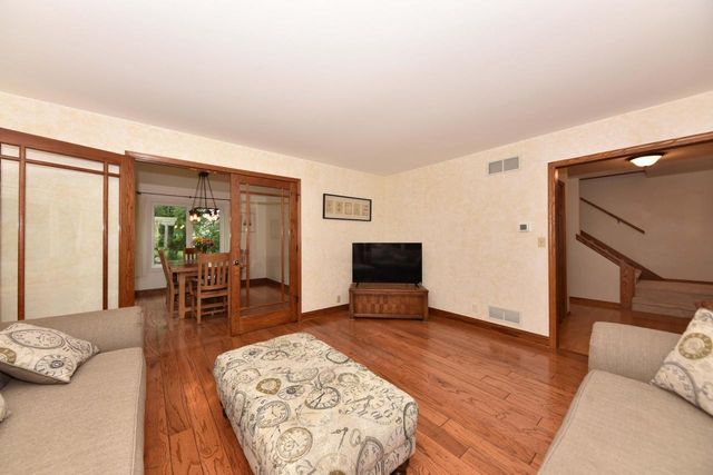 N58W24838 Cardinal COURT, Sussex, WI 53089