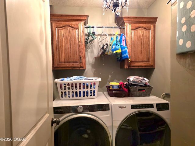 807 Hawthorne Loop, Webb City, MO 64870