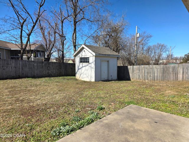 807 Hawthorne Loop, Webb City, MO 64870