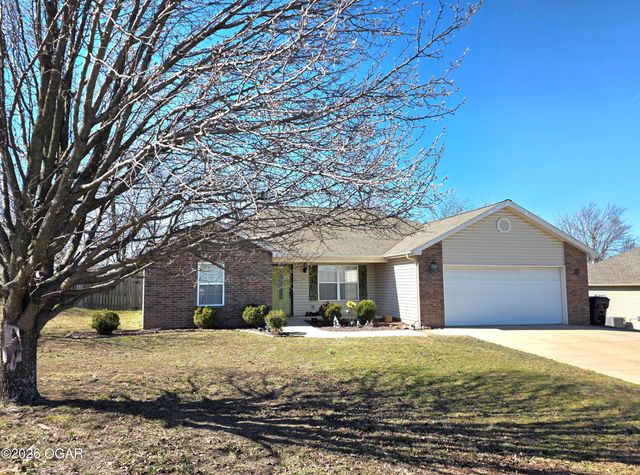 807 Hawthorne Loop, Webb City, MO 64870