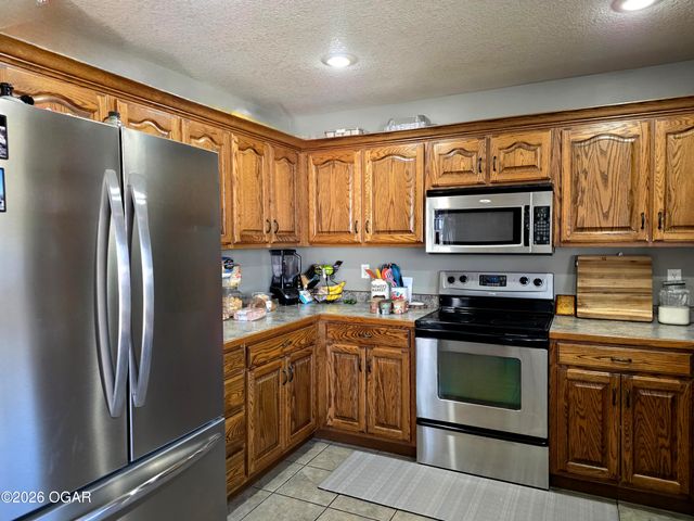 807 Hawthorne Loop, Webb City, MO 64870