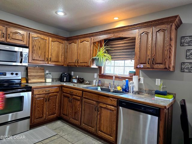 807 Hawthorne Loop, Webb City, MO 64870