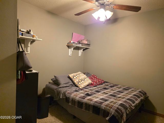 807 Hawthorne Loop, Webb City, MO 64870