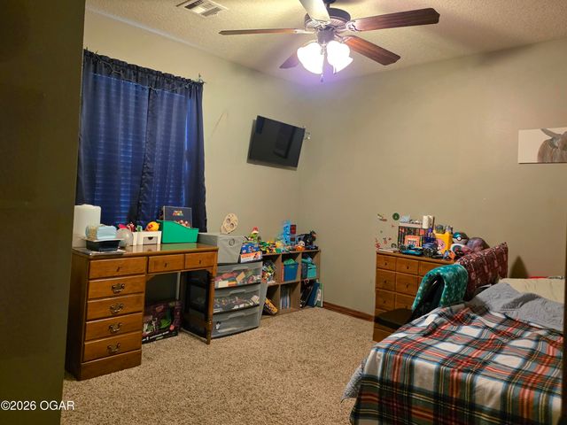 807 Hawthorne Loop, Webb City, MO 64870