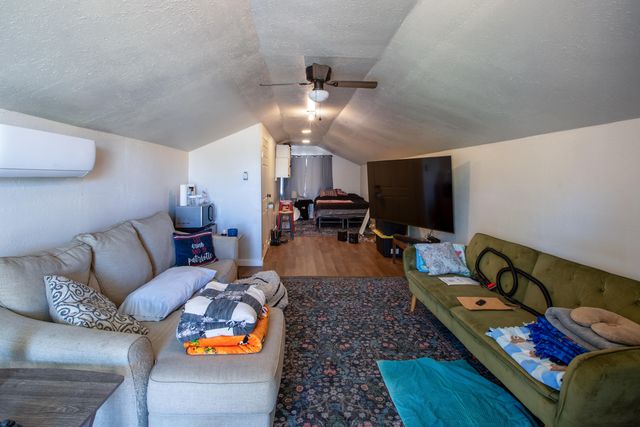 34141 Bronco Lane, Yokuts Valley, CA 93675
