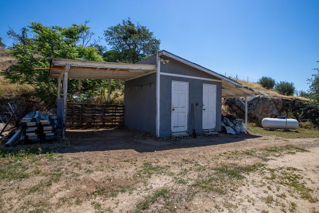 34141 Bronco Lane, Yokuts Valley, CA 93675