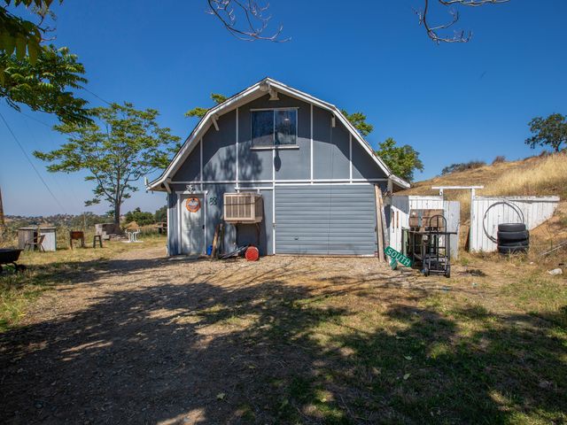 34141 Bronco Lane, Yokuts Valley, CA 93675