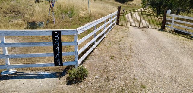 34141 Bronco Lane, Yokuts Valley, CA 93675