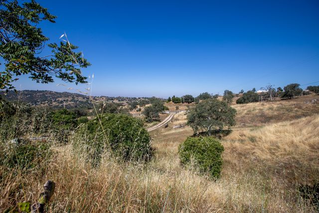 34141 Bronco Lane, Yokuts Valley, CA 93675