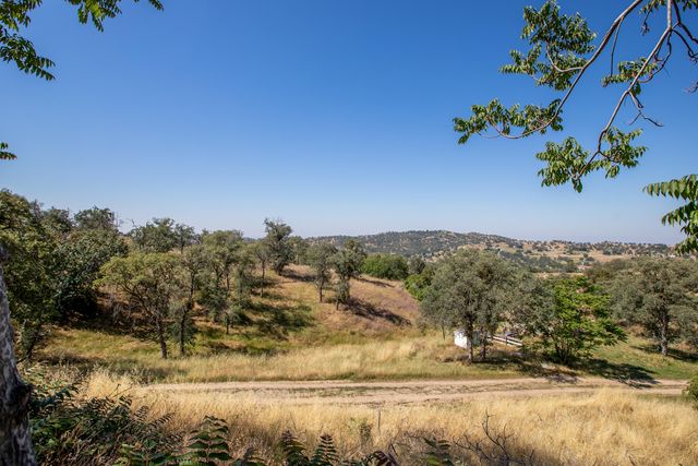 34141 Bronco Lane, Yokuts Valley, CA 93675