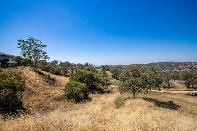34141 Bronco Lane, Yokuts Valley, CA 93675