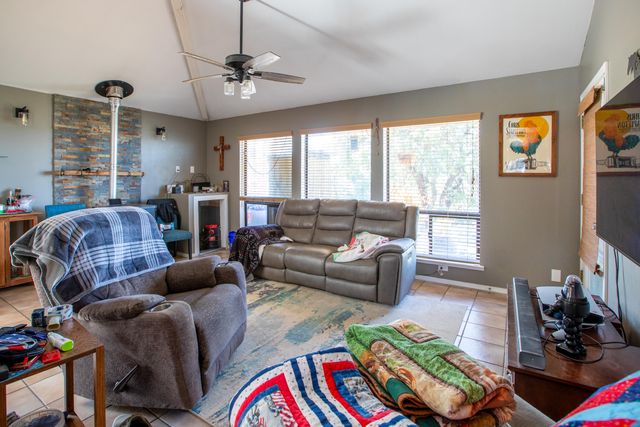 34141 Bronco Lane, Yokuts Valley, CA 93675