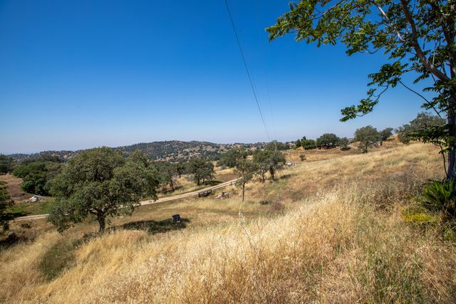 34141 Bronco Lane, Yokuts Valley, CA 93675