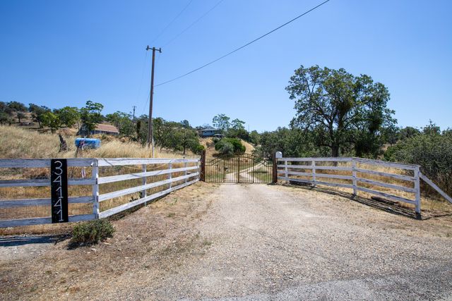 34141 Bronco Lane, Yokuts Valley, CA 93675