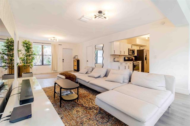 2515 NE 207th Street, Miami, FL 33180