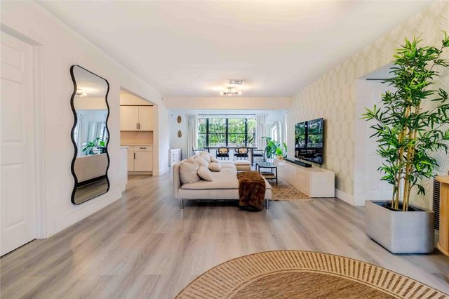 2515 NE 207th Street, Miami, FL 33180