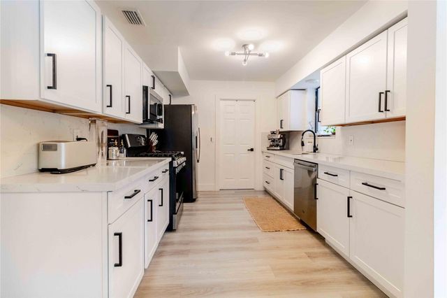 2515 NE 207th Street, Miami, FL 33180