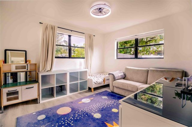 2515 NE 207th Street, Miami, FL 33180