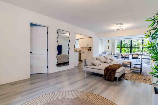 2515 NE 207th Street, Miami, FL 33180