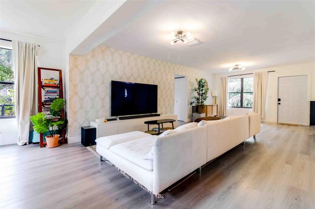 2515 NE 207th Street, Miami, FL 33180